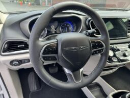 
										2024 Chrysler Pacifica Touring L Minivan full									