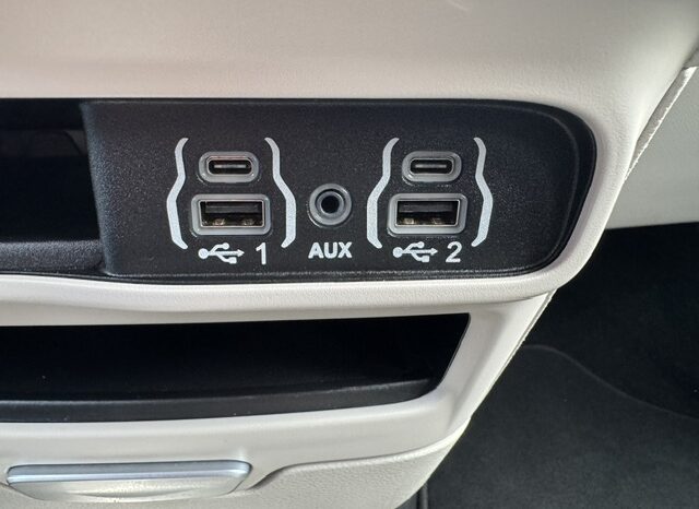 
								2024 Chrysler Pacifica Touring L Minivan full									