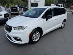 2024 Chrysler Pacifica Touring L Minivan