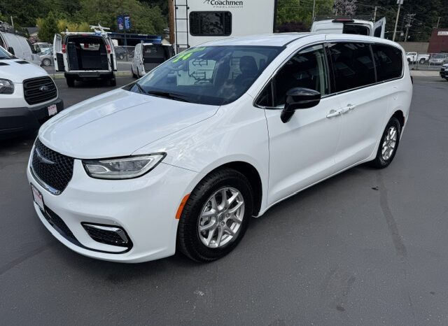 
								2024 Chrysler Pacifica Touring L Minivan full									
