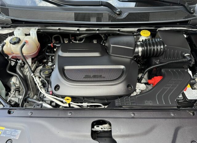 
								2024 Chrysler Pacifica Touring L Minivan full									
