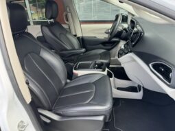 
										2024 Chrysler Pacifica Touring L Minivan full									
