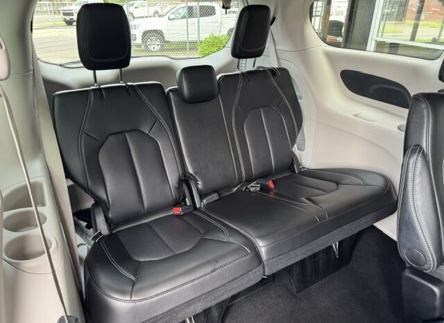 
								2024 Chrysler Pacifica Touring L Minivan full									