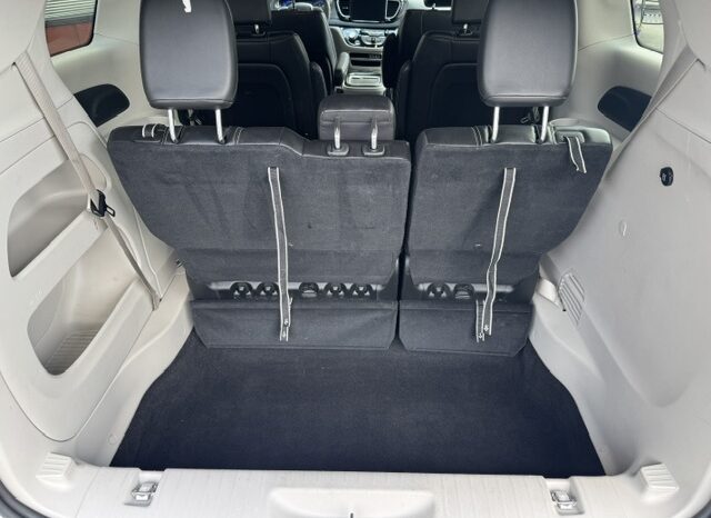 
								2024 Chrysler Pacifica Touring L Minivan full									
