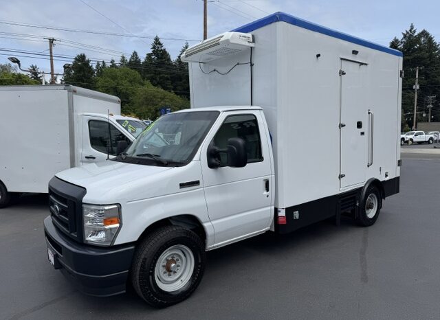 
								2023 Ford E350 Cutaway Van 12ft Box **THERMO KING REEFER** full									