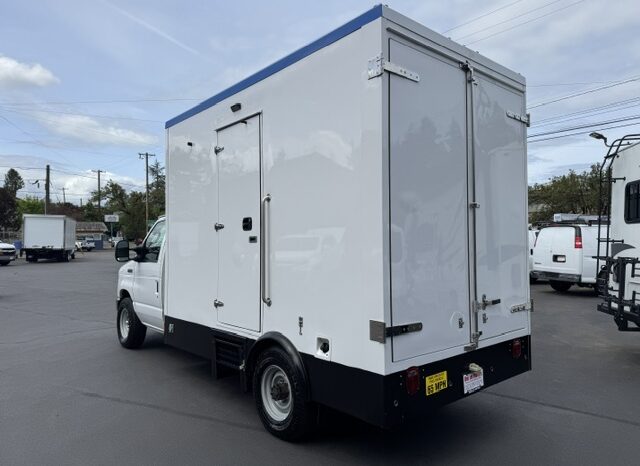 
								2023 Ford E350 Cutaway Van 12ft Box **THERMO KING REEFER** full									