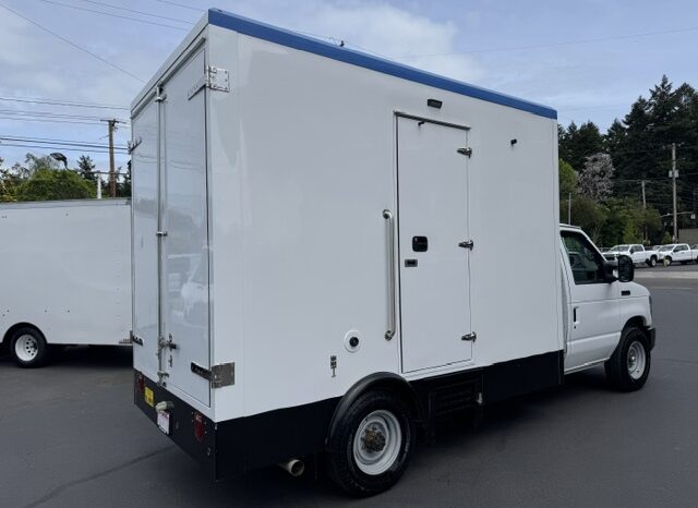 
								2023 Ford E350 Cutaway Van 12ft Box **THERMO KING REEFER** full									