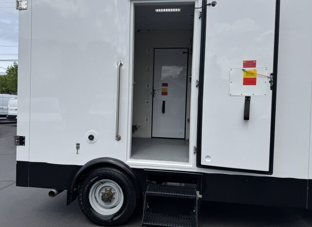 
								2023 Ford E350 Cutaway Van 12ft Box **THERMO KING REEFER** full									