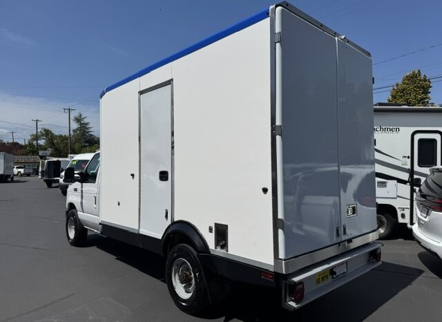 
								2023 Ford E350 Cutaway Van 12 ft Box **THERMO KING REEFER** full									
