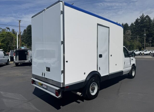 
								2023 Ford E350 Cutaway Van 12 ft Box **THERMO KING REEFER** full									