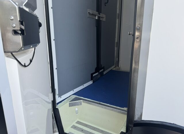 
								2023 Ford E350 Cutaway Van 12 ft Box **THERMO KING REEFER** full									