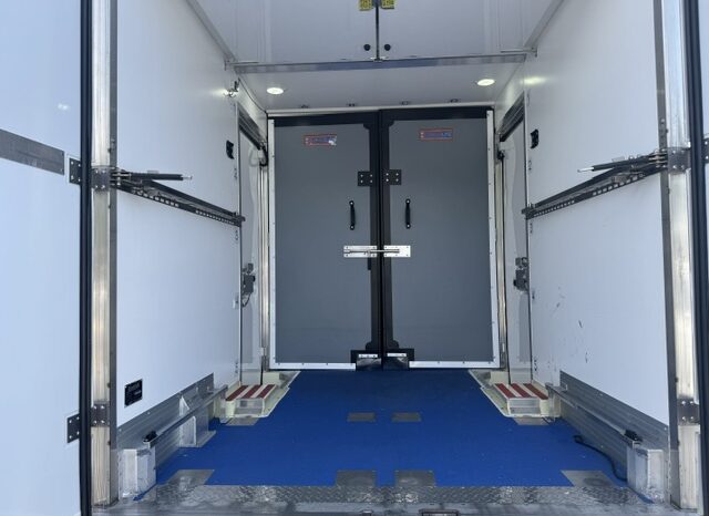 
								2023 Ford E350 Cutaway Van 12 ft Box **THERMO KING REEFER** full									