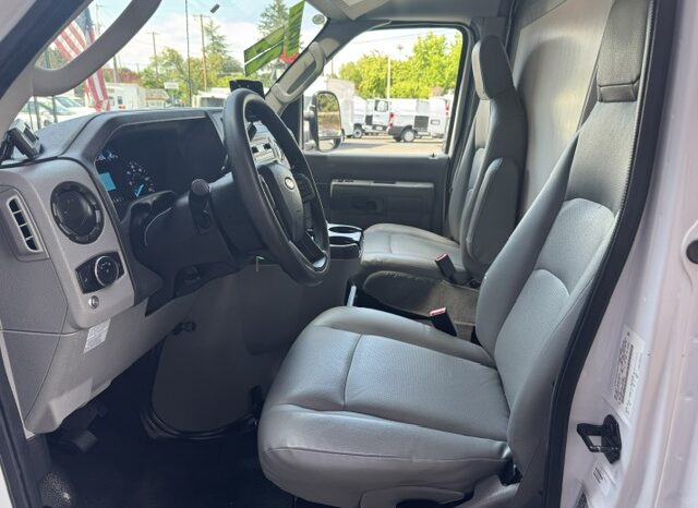
								2023 Ford E350 Cutaway Van 12 ft Box **THERMO KING REEFER** full									