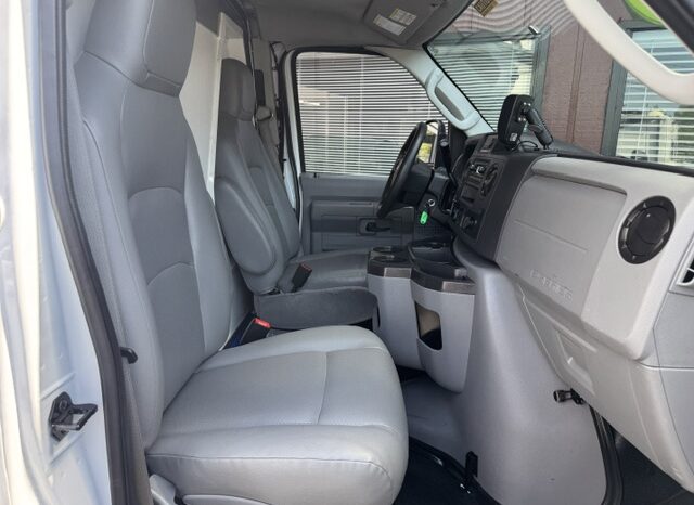 
								2023 Ford E350 Cutaway Van 12 ft Box **THERMO KING REEFER** full									