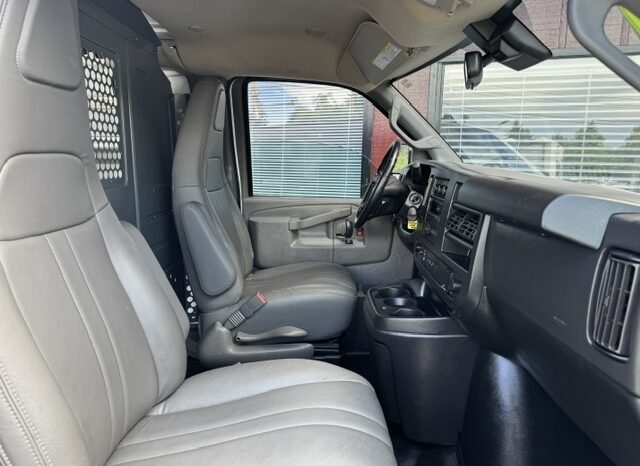 
								2020 Chevrolet Express 2500 Cargo Van full									