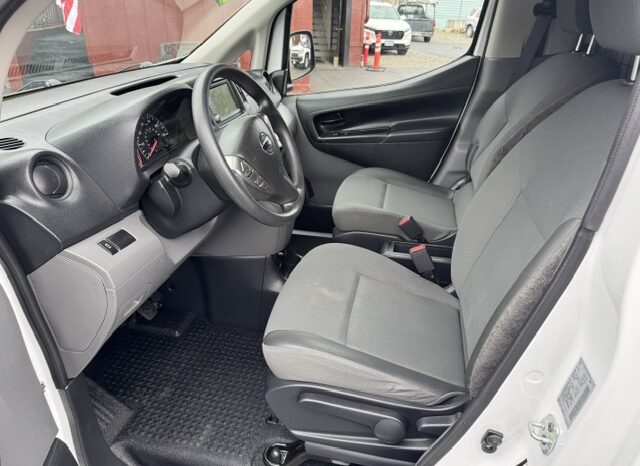 
								2020 Nissan NV200 Cargo Van full									