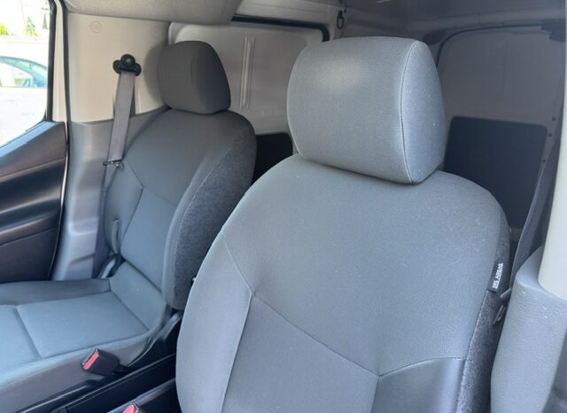 
								2020 Nissan NV200 Cargo Van full									