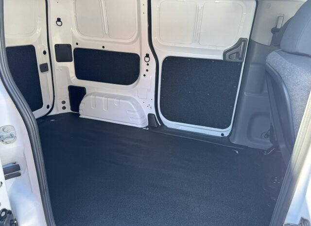 
								2020 Nissan NV200 Cargo Van full									