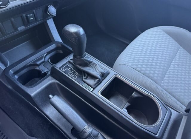 
								2022 Toyota Tacoma Access Cab Pickup full									