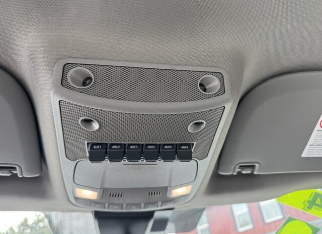 
								2022 Ford F250 Regular Cab 4×4 Truck **8ft SERVICE BODY** full									
