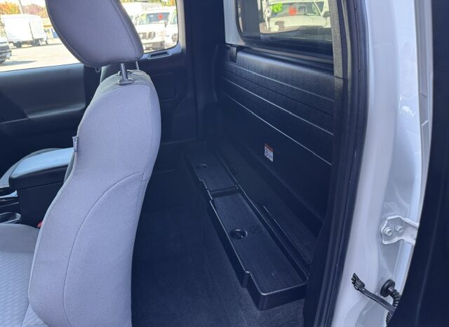 
								2023 Toyota Tacoma Access Cab Pickup full									