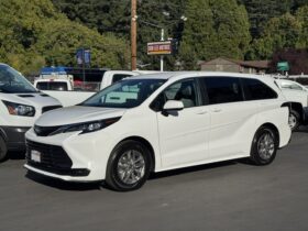 2024 Toyota Sienna LE Minivan **AWD**