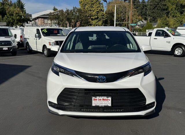 
								2024 Toyota Sienna LE Minivan **AWD** full									
