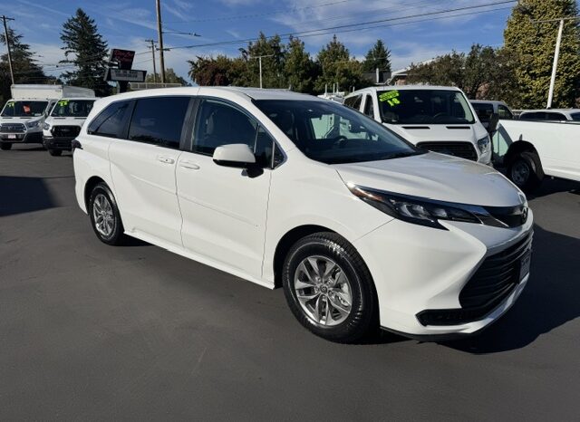 2024 Toyota Sienna AWD Minivan 13368