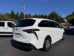 2024 Toyota Sienna LE Minivan **AWD**