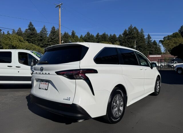 
								2024 Toyota Sienna LE Minivan **AWD** full									