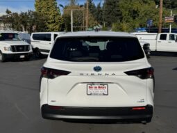 
										2024 Toyota Sienna LE Minivan **AWD** full									
