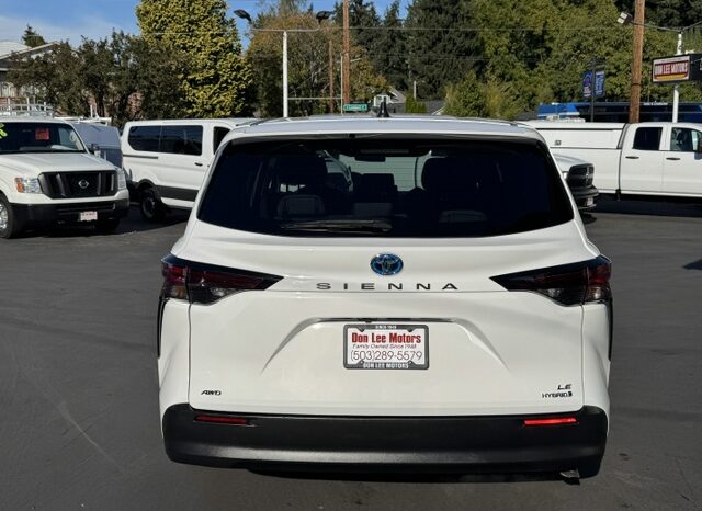 
								2024 Toyota Sienna LE Minivan **AWD** full									
