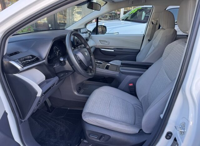 
								2024 Toyota Sienna LE Minivan **AWD** full									