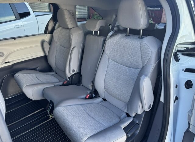 
								2024 Toyota Sienna LE Minivan **AWD** full									