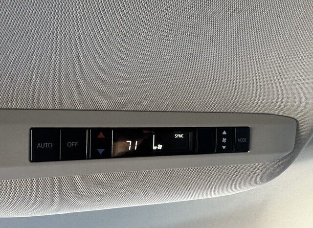 
								2024 Toyota Sienna LE Minivan **AWD** full									