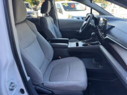 
										2024 Toyota Sienna LE Minivan **AWD** full									