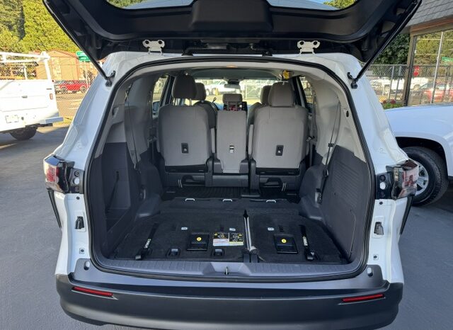 
								2024 Toyota Sienna LE Minivan **AWD** full									
