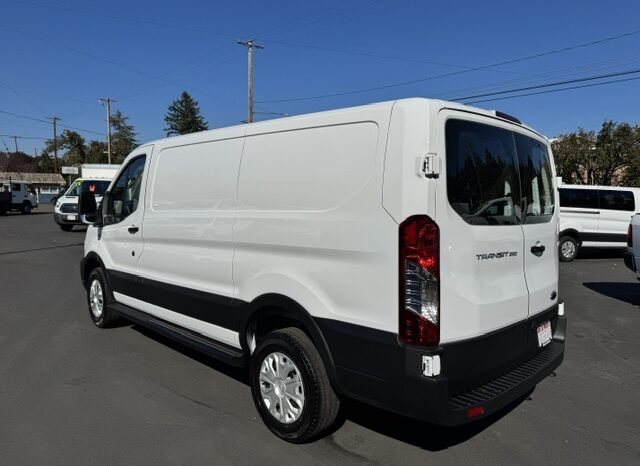 
								2025 Ford Transit 250 Cargo Van full									