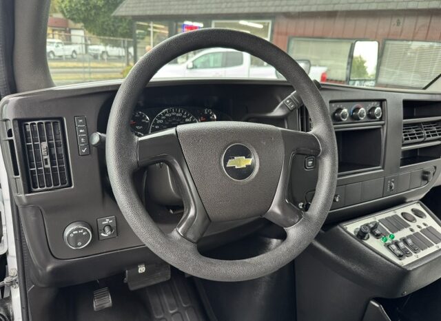 
								2013 Chevrolet Express 3500 **COLLINS BUS** full									