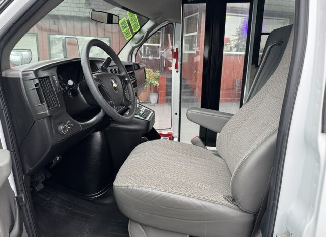 
								2013 Chevrolet Express 3500 **COLLINS BUS** full									