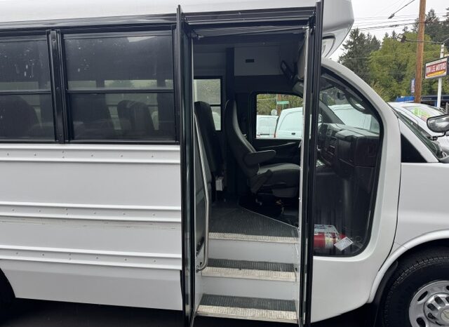 
								2013 Chevrolet Express 3500 **COLLINS BUS** full									