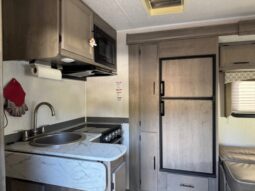 
										2019 Chevrolet Express 4500 Coachmen Freelander 26DS MotorHome full									