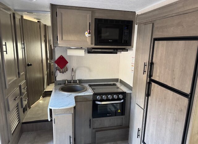 
								2019 Chevrolet Express 4500 Coachmen Freelander 26DS MotorHome full									
